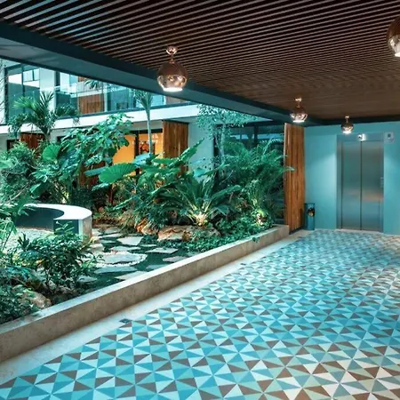 The Shore At 46Th Luxury Condos